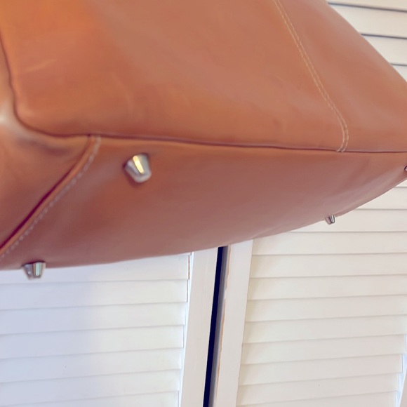 Guia’s Italian Leather Tote Bag - Picture 3 of 9